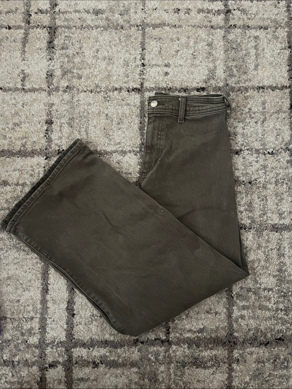NWOT- Women’s Olive Green Wide Leg Jeans
